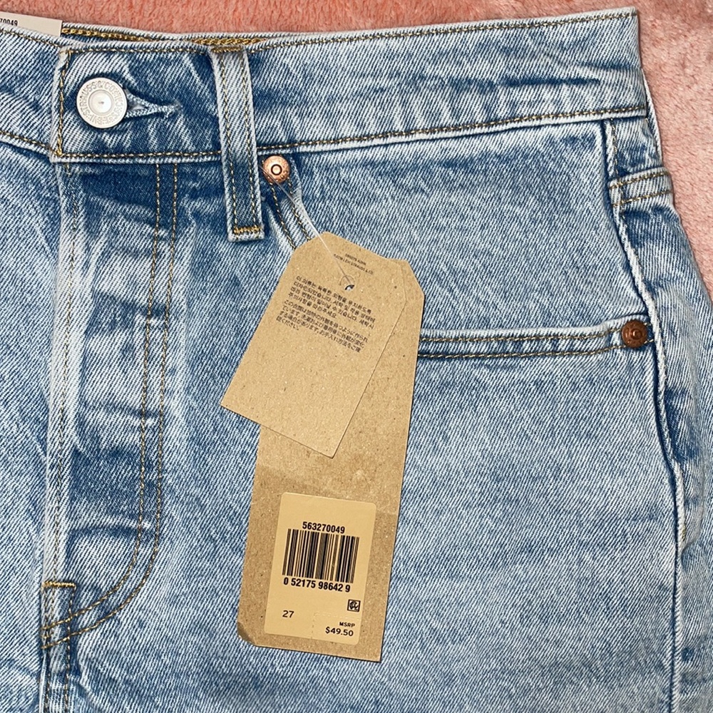 High Rise Levi Shorts - Picture 3 of 3